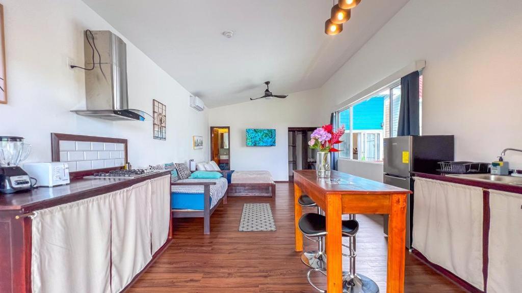 Chango'S Apartments Bocas del Toro Extérieur photo